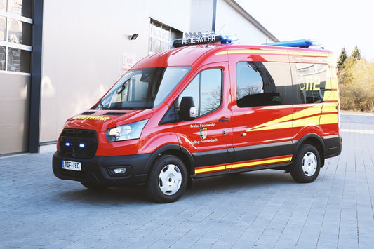 Mannschaftstransportwagen auf Basis Ford Transit 350 L2 mit standortspezifischer Zusatzbeladung