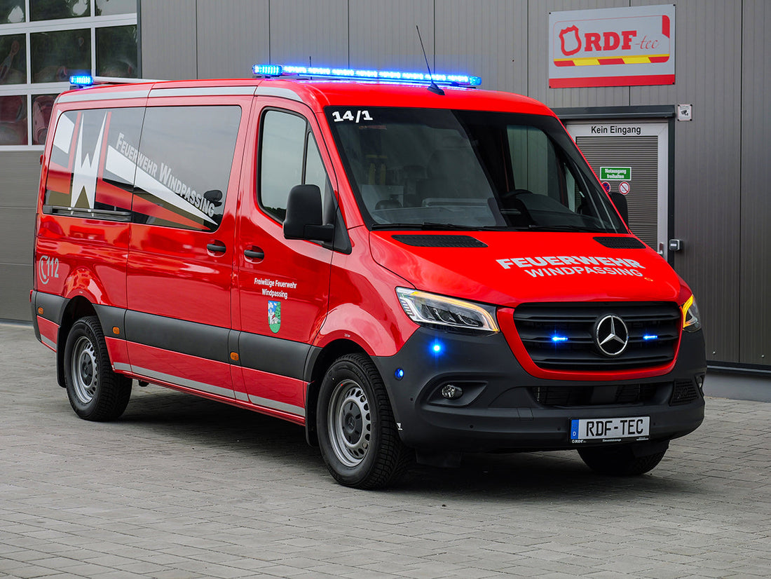 Mannschaftstransportwagen auf Basis Mercedes-Benz Sprinter