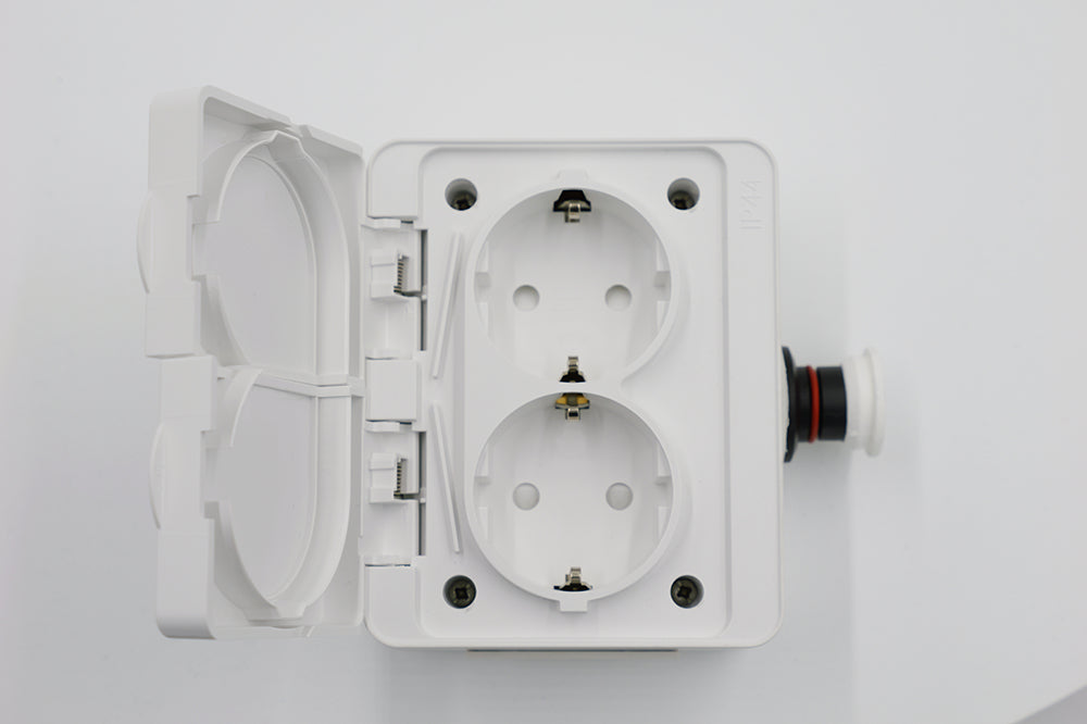 DEFA PlugIn Doppelsteckdose mit Klappdeckel - weiß